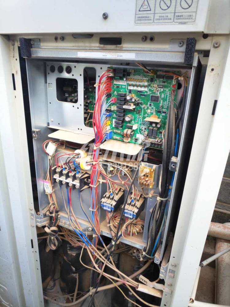 大金多聯(lián)機(jī)維修5.jpg 大金多聯(lián)機(jī)維修5.jpg