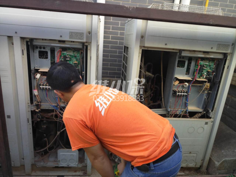 大金多聯(lián)機(jī)維修2.jpg 大金多聯(lián)機(jī)維修2.jpg